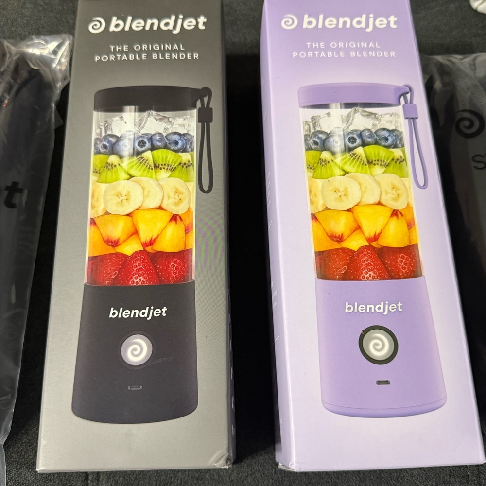 Blendjet Black and Purple Portable Blender with case and smoothie mix